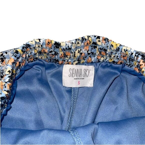 Sienna Sky Floral Lightweight Pull On Shorts - Size Small - Picture 4 of 9